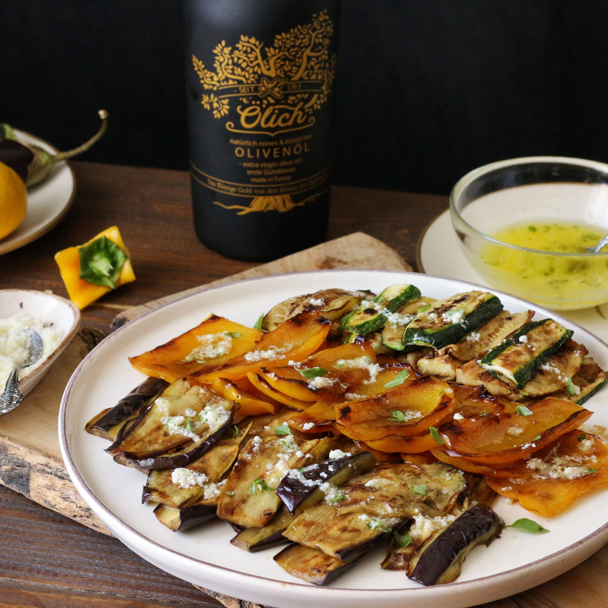 Gegrilltes Gemüse mit Parmesan-Zitronen-Dressing