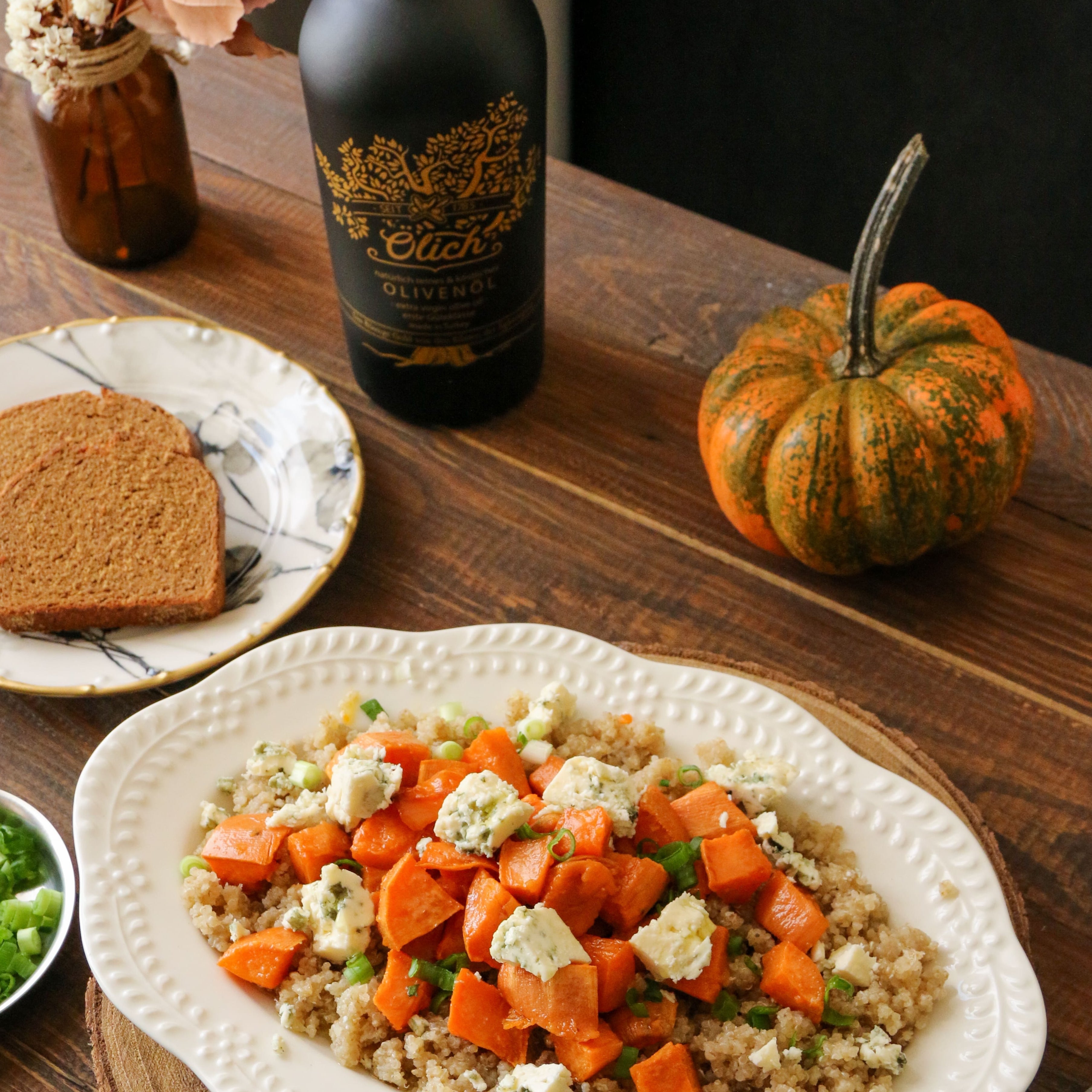 Herbstlicher Quinoa-Kürbissalat mit Blauschimmelkäse