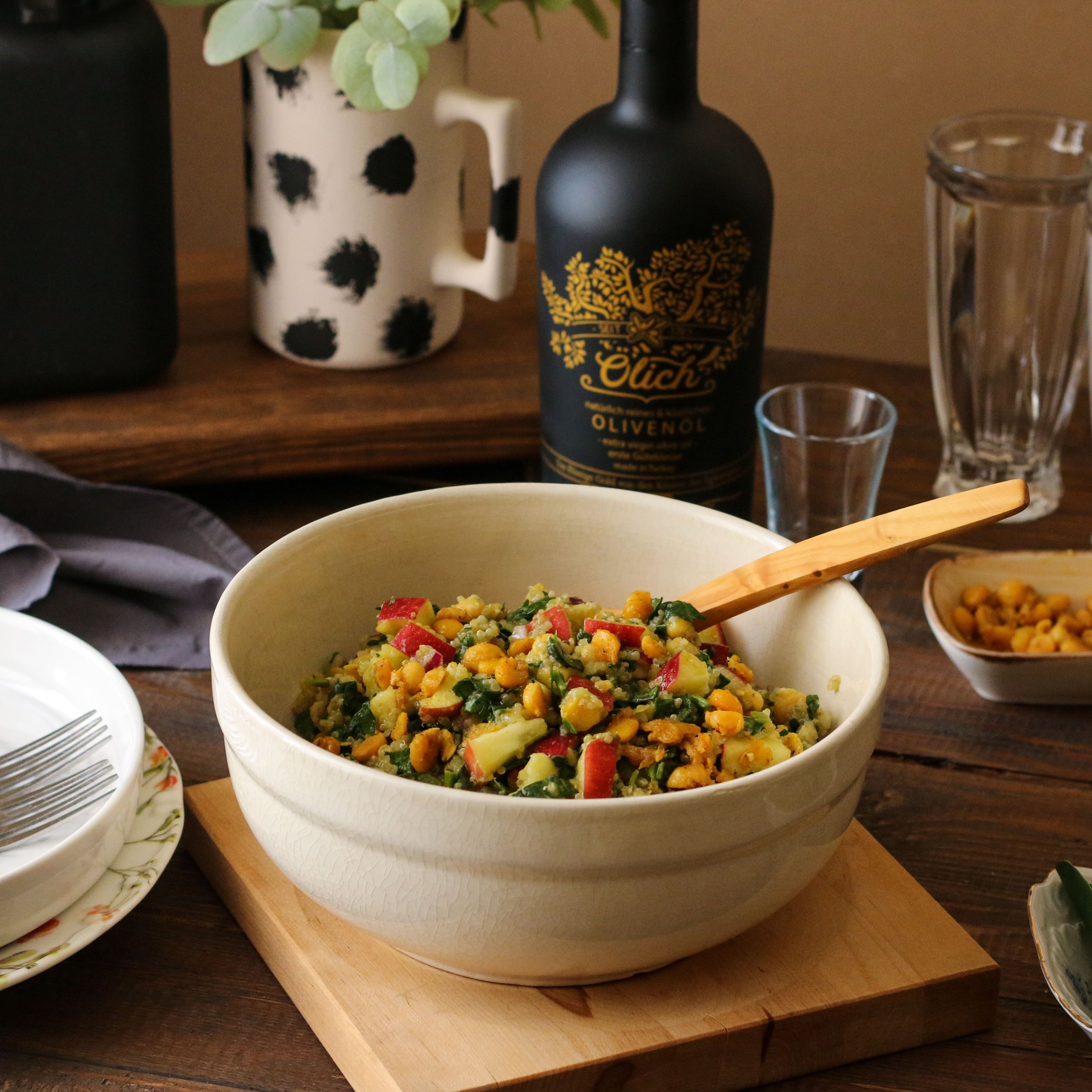 Frischer Spinatsalat mit Quinoa und Apfel