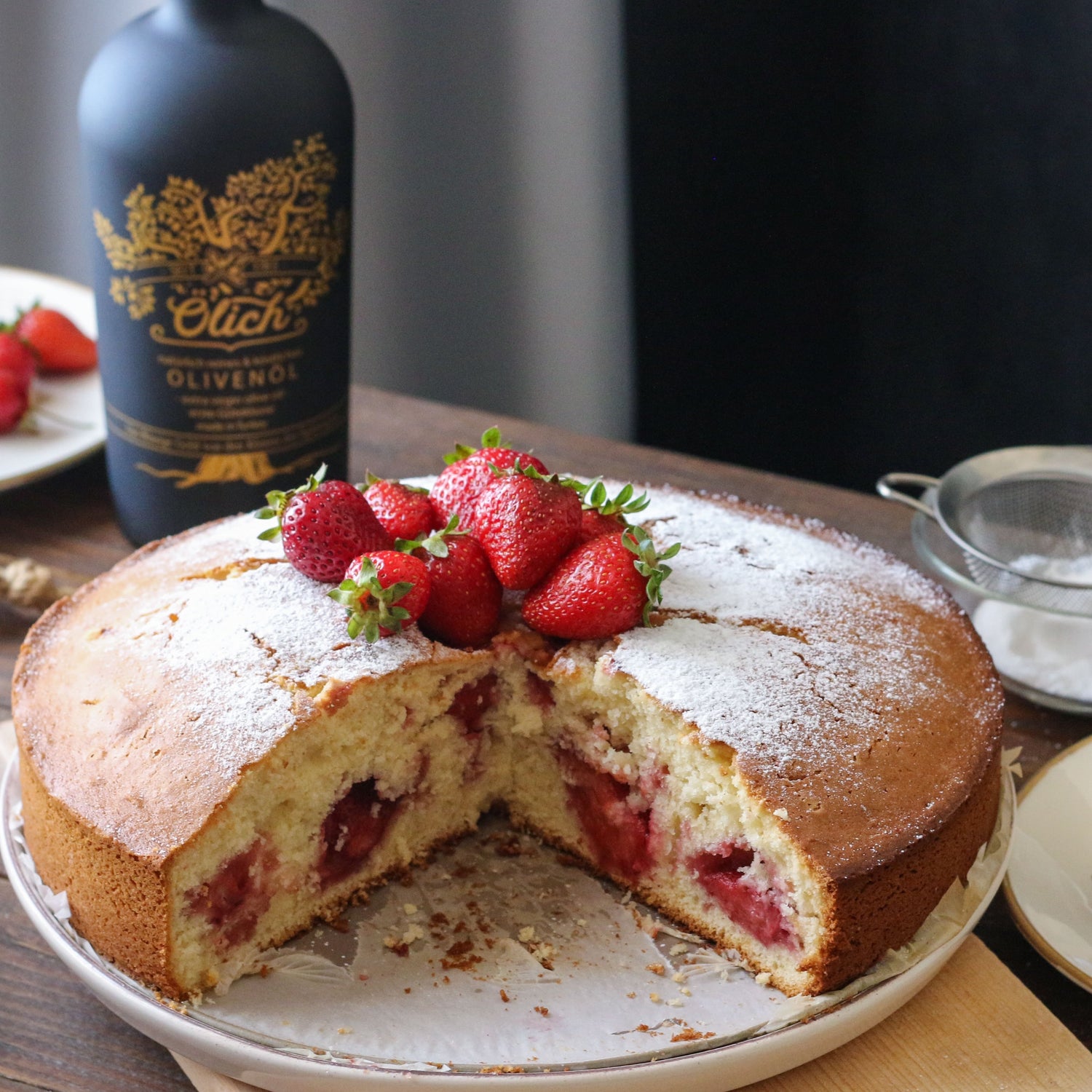 Sommerlicher Erdbeerkuchen mit Olivenöl