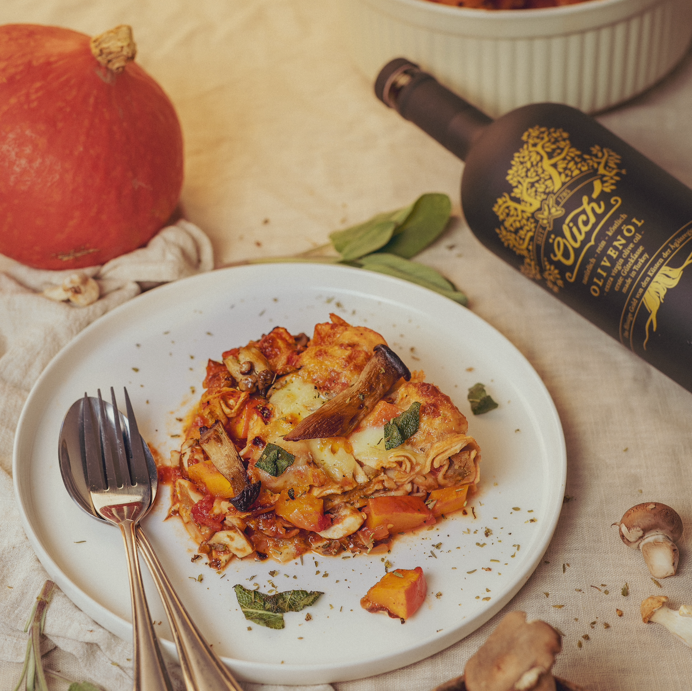 Herbstliche Ofen-Tortellini: Kürbis, Pilze & Mozzarella