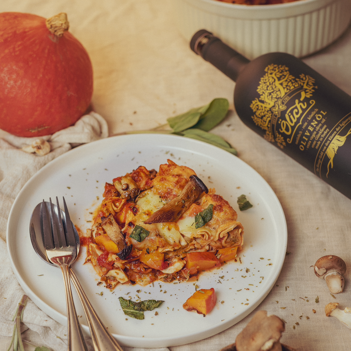 Herbstliche Ofen-Tortellini: Kürbis, Pilze & Mozzarella